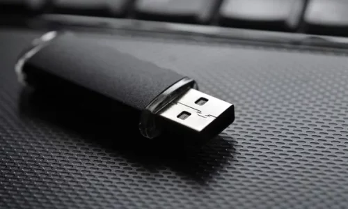 BOOTABLE USB FOR FORMATTING